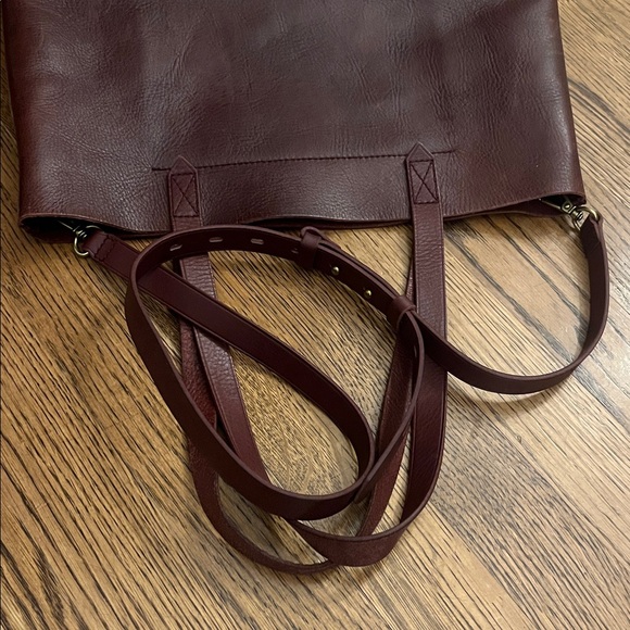 Madewell Medium transporter Tote in Burgundy - Picture 10 of 14